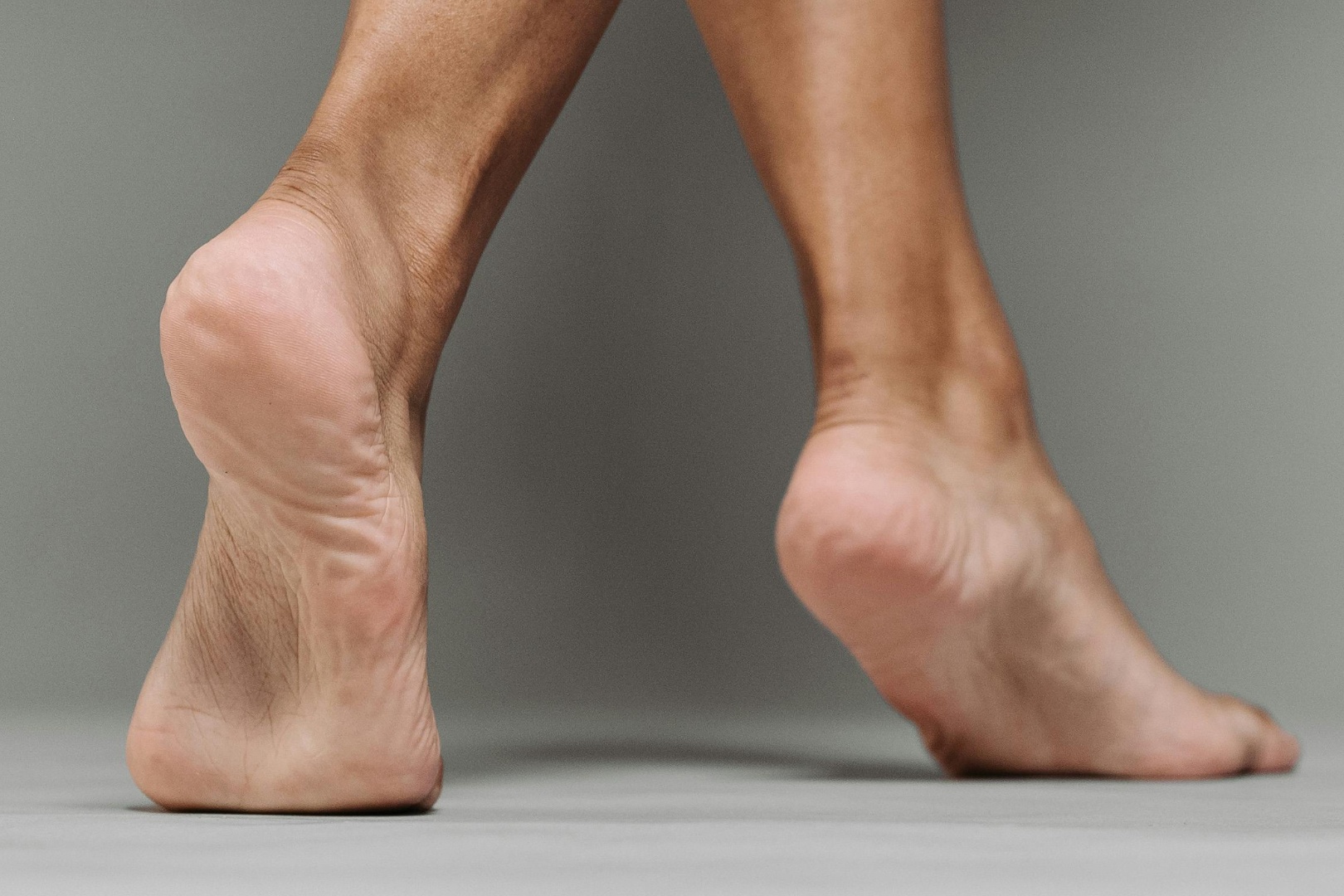 5 kledingproblemen die lange mensen élke dag tegenkomen